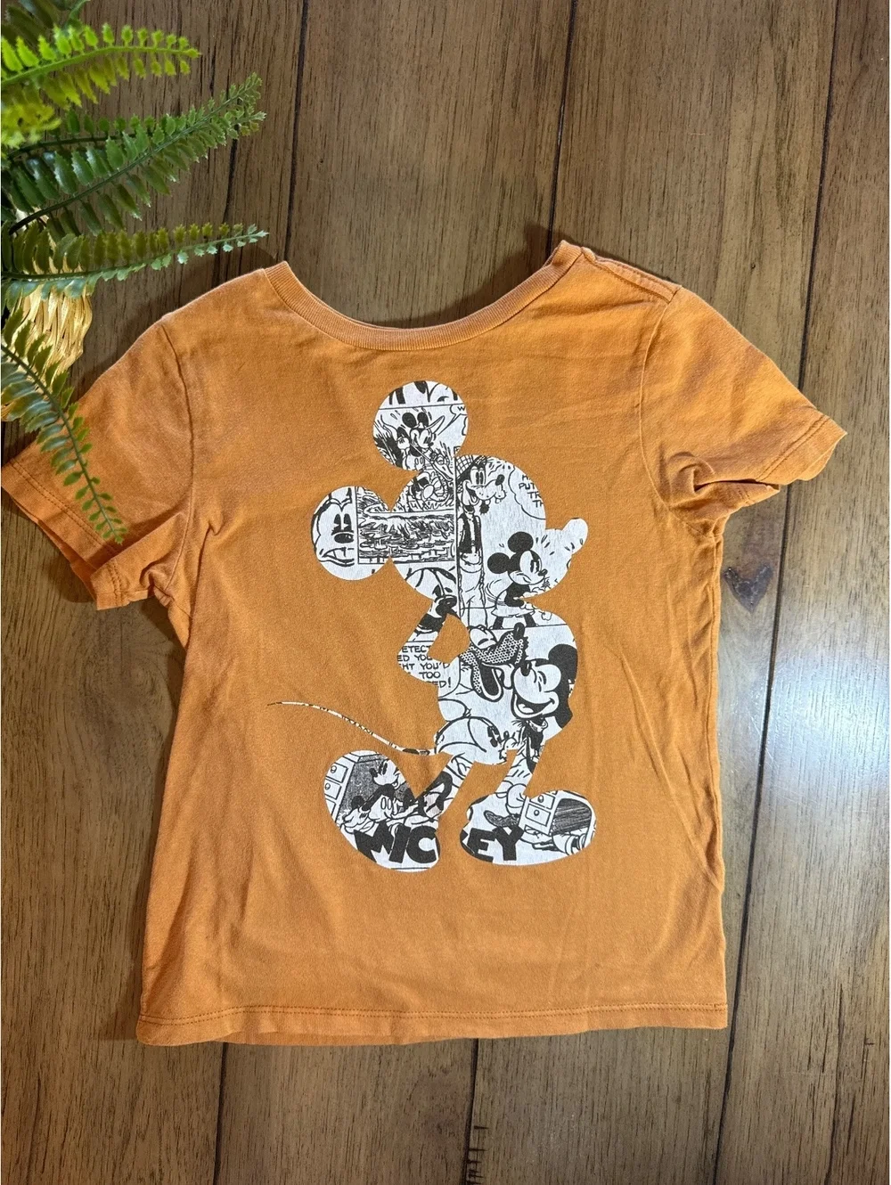 Disney Mickey & Friends Boys Orange Graphic T-Shirt Size Small (Fits Approx. 8T)